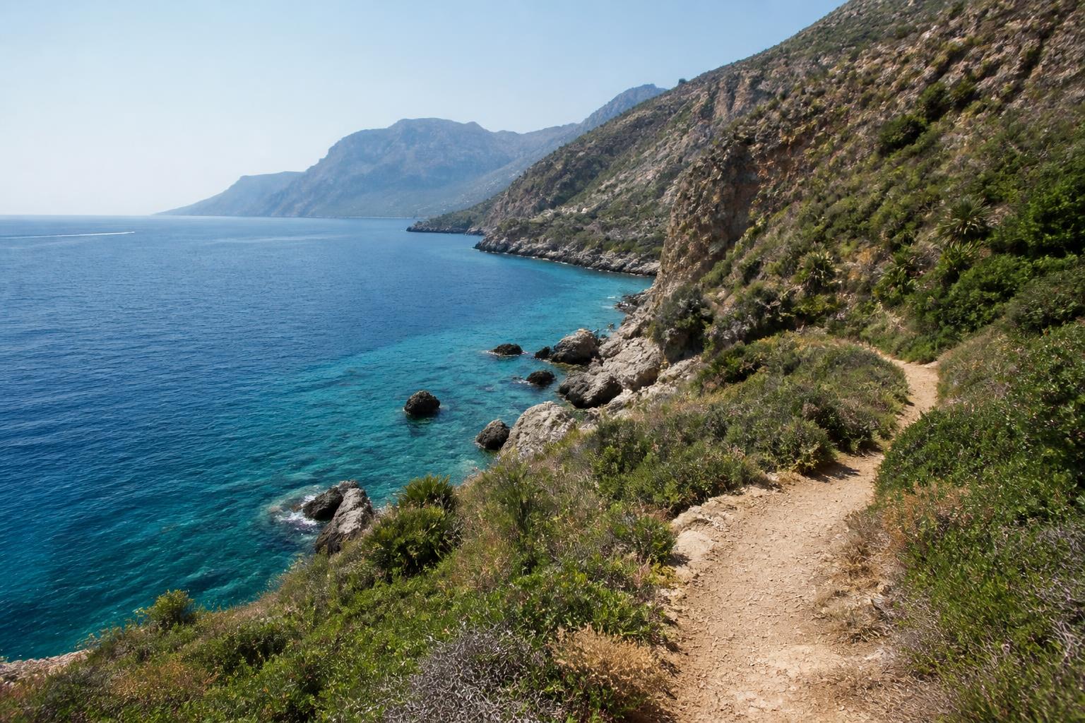 scopri la riserva dello zingaro: esplora sentieri panoramici, spiagge incontaminate e segui le regole per una visita rispettosa e consapevole di questo paradiso naturale.